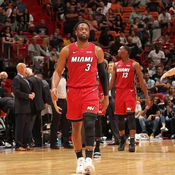 一日意甲最新动态：米兰双雄力挺新人，迈尼昂拒绝加盟蓝黑军团（意甲今日速递：米兰双雄扶持新人，迈尼昂拒投蓝黑军团）