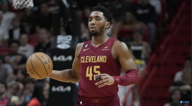 足坛U20球员转会费TOP20：姆巴佩1.8亿欧第一，菲利克斯第二（U20球员转会费前20榜：姆巴佩以1.8亿欧领跑，菲利克斯位居第二）