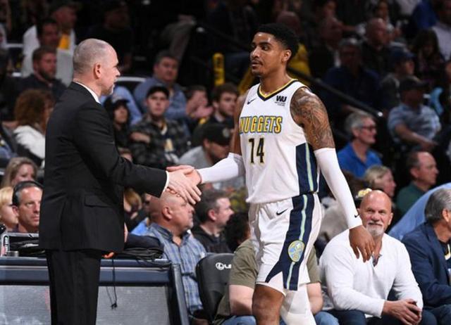 泰山功勋外援罗麦多重回省体，他曾在99年帮助球队夺得双冠王（99年助泰山双冠的功勋外援罗麦多重返省体）