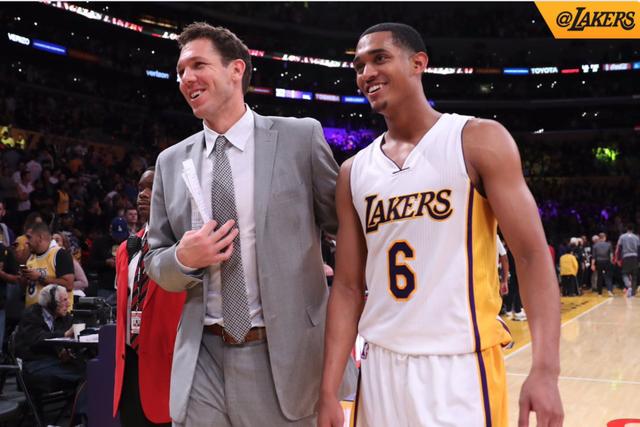 孔蒂：下半场我们本可以表现得更好；对比赛过程感到满意（孔蒂：对比赛进程满意，下半场还有提升空间）