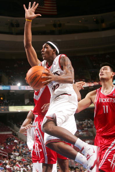 孙兴慜重返北伦敦揭幕壁画并与球迷告别（孙兴慜回归北伦敦出席壁画揭幕，向球迷告别）