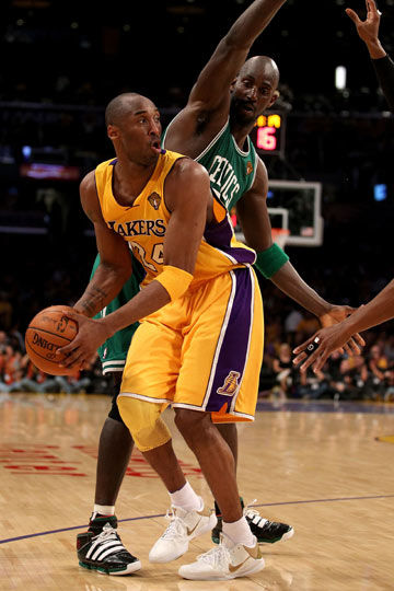 跟队记者：邓弗里斯因脚踝受伤可能缺阵至12月中旬左右（队记：邓弗里斯脚踝伤势或将缺席至12月中旬）