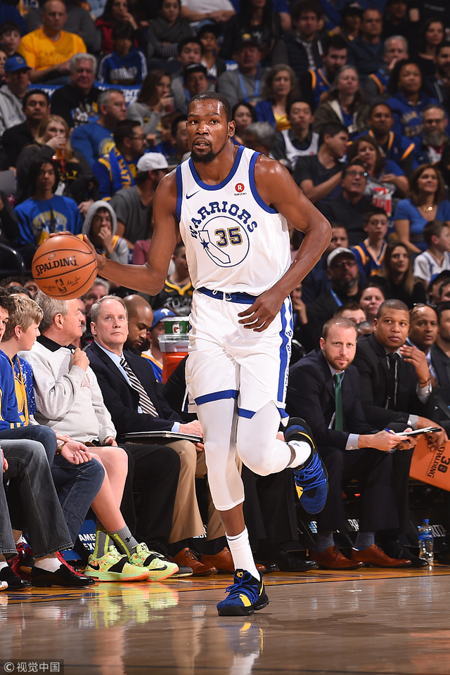 巴萨的丢球方式总是千篇一律…前锋速度也不用特别快，克纳夫这次只有32km／h（巴萨丢球千篇一律：前锋无需很快，克纳夫此役仅32km／h）