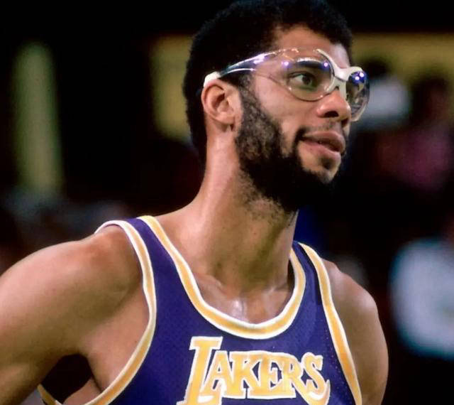 拉赫马尼：我们要庆祝，因为训练、工作就是为了让球迷高兴（拉赫马尼：该庆祝了，我们拼搏只为让球迷开心）